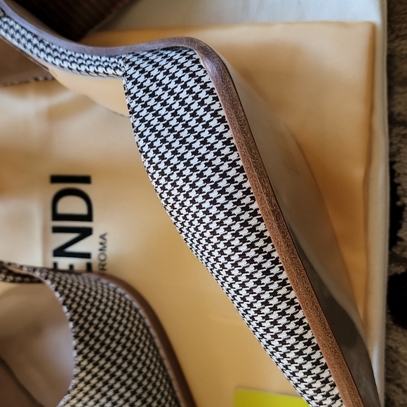 Size 9US heels - Picture 6 of 7